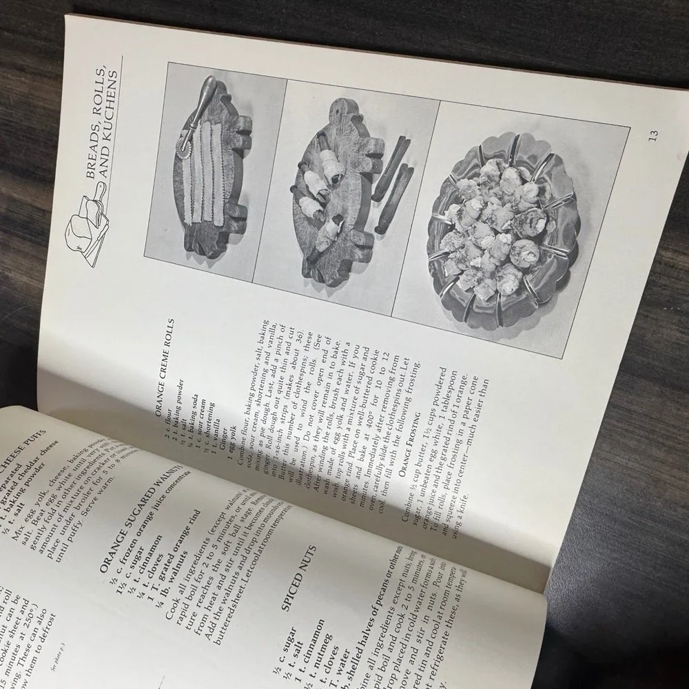 Ideals Simply Delicious‎ Cookbook by Gertrude Wright Vintage Recipes